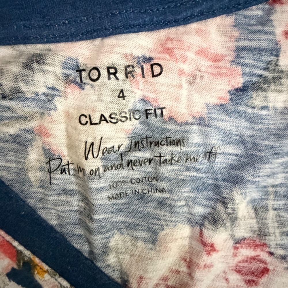 Torrid Womens Plus Size 4 Blue Pink Floral Cotton V-Neck Classic Fit T-Shirt - Picture 2 of 5